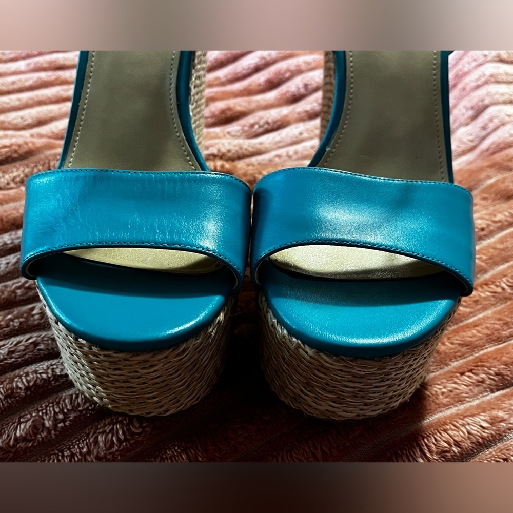 LIKE NEW Michael Kors Teal Leather Wedges 8.5 Worn ONCE for a couple of hours. - Picture 3 of 9